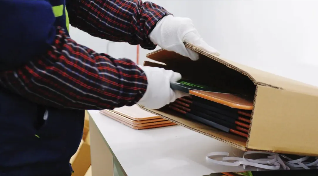 Packaging the cutting boards